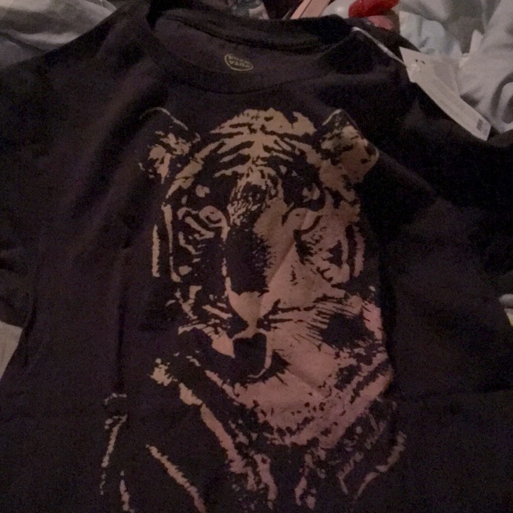 NWT Pura Vida size small awesome colorful tiger shirt